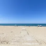 Holiday Beach דניה